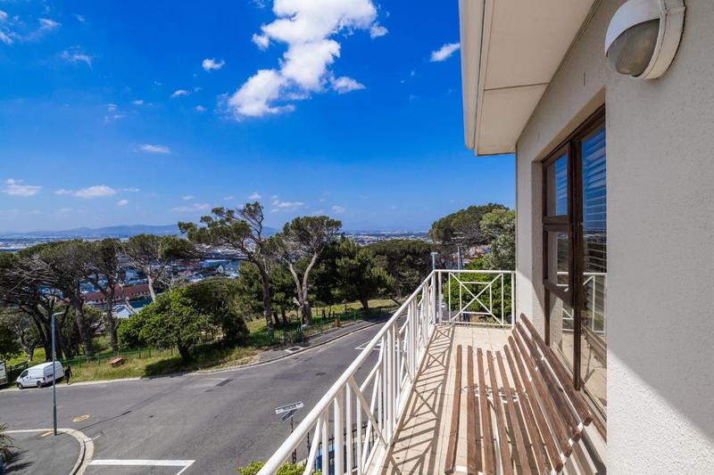 To Let 8 Bedroom Property for Rent in Walmer Estate Western Cape